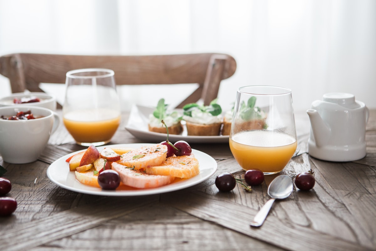 Gröna smoothie bowls med grönsaker och seeds